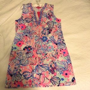 Lilly Pulitzer sleeveless shift dress with V neckline